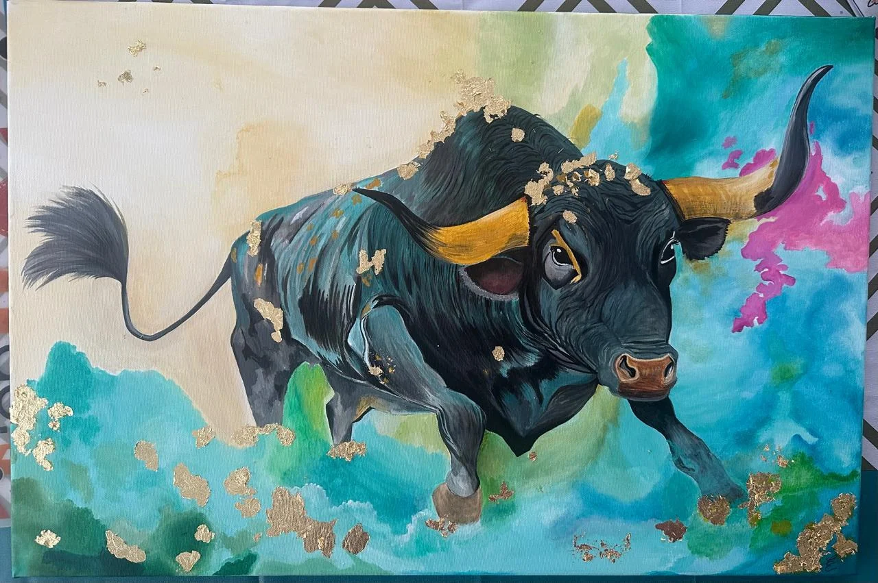 Pintura original de toro negro sobre fondos turquesa y rosa con detalles dorados